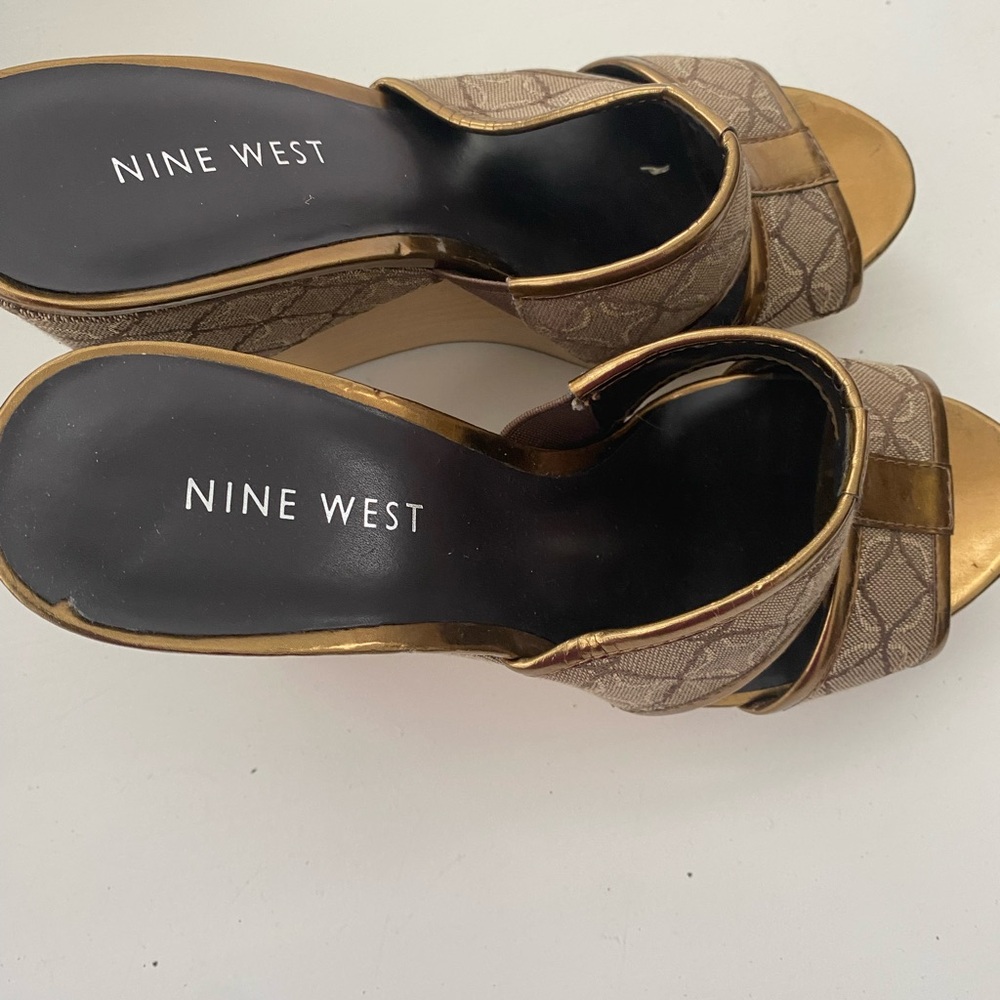 Nine West Brown and Gold Heels with Sophisticated Design
